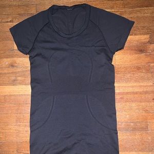 Lululemon size 4 swiftly tech short sleeve